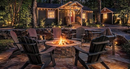 Desoto Cottage Hot Tub & Breakfast Treats
