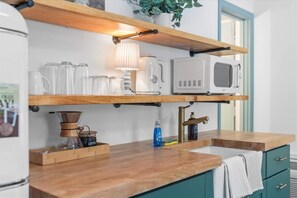 Fridge, microwave, oven, coffee/tea maker