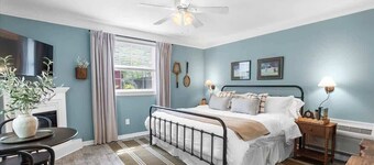 Desoto Cottage Hot Tub + Breakfast Treats