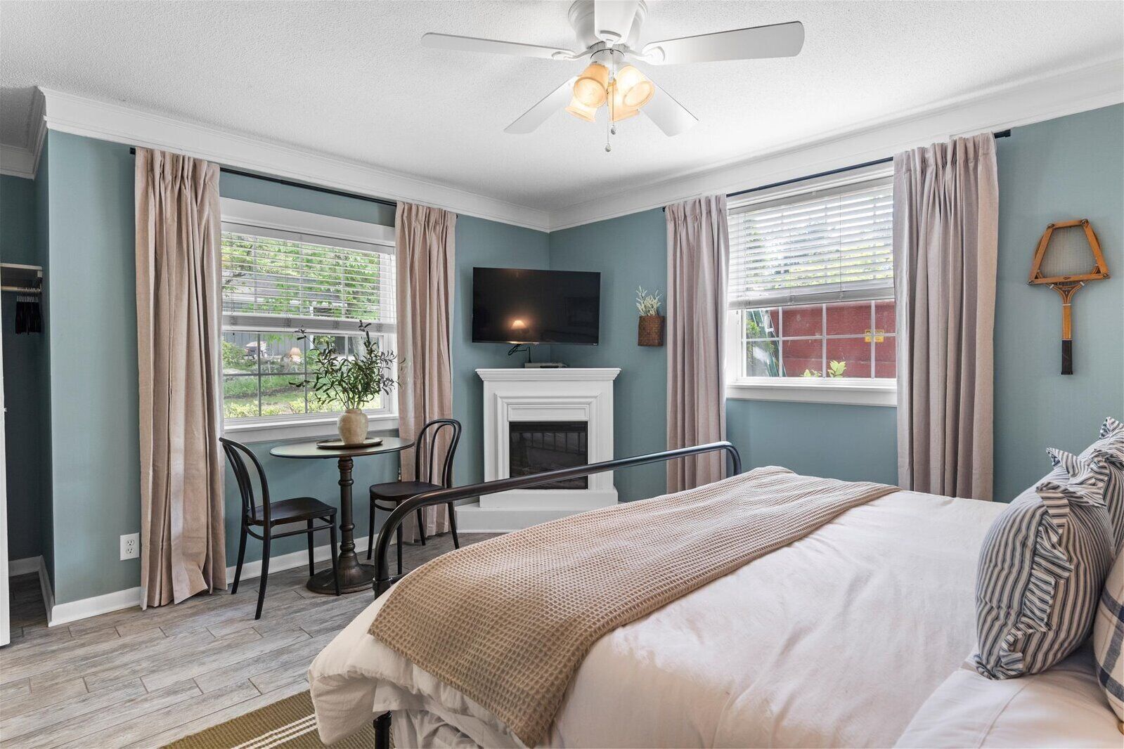 Free WiFi, bed sheets