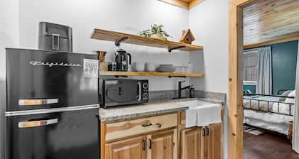 Moccasin Bend Cottage