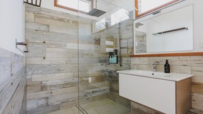 Dusche, Haartrockner, HandtĂŒcher