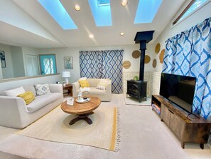 Smart TV, fireplace, computer monitors