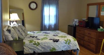 Charming Country 1Bd 1Ba Cabin near Eureka Springs, Beaver Lake and White River