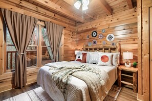 5 bedrooms, iron/ironing board, travel cot, free WiFi - A Very Merry Family Getaway: Games, Views & Holiday Magic in the Smokies! (Sevierville)