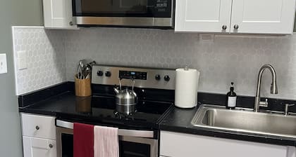 2-bedroom apartment in pleasant Richmond with AC, WiFi