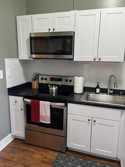 2 Rooms -2 Queen Beds Apartment in pleasant Richmond with AC, WiFi