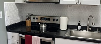 2-bedroom apartment in pleasant Richmond with AC, WiFi