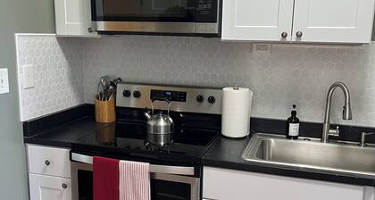 2-bedroom apartment in pleasant Richmond with AC, WiFi