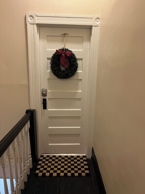 المنشأة من الداخل