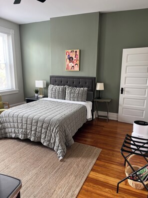2 habitaciones, tabla de planchar con plancha, wifi y ropa de cama 