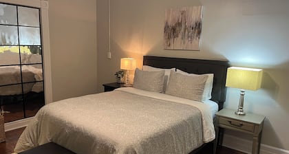 2 Rooms -2 Queen Beds Apartment in pleasant Richmond with AC, WiFi