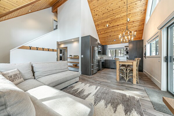 Smart TV, fireplace - Misty by Tahoe Getaways - Luxury Remodeled Cabin Pet Friendly w/ Private Beach HOA (Tahoe City)