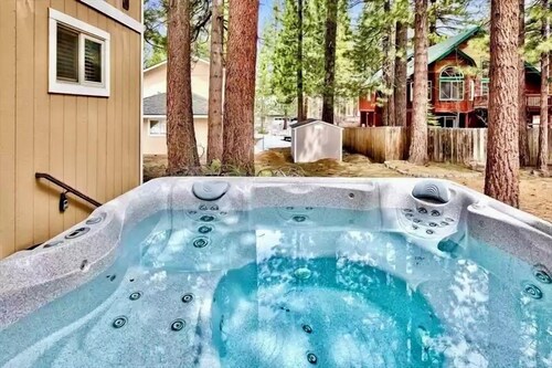 Mv 350 Lake Tahoe Cabin with Hot tub