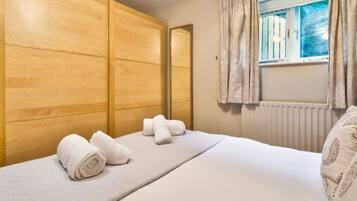 1 bedroom, desk, iron/ironing board, WiFi