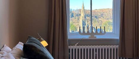 2 dormitoris, planxa i posts de planxar, wifi i roba de llit