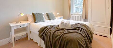 2 chambres, fer et planche à repasser, Wi-Fi, draps fournis