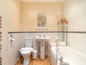 Modern Bathroom - 4 Studio House - Outstanding views + Free Parking (Ambleside)