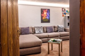 Tv, eldstad och tv-spel