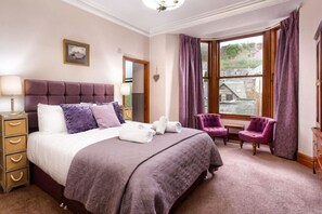 5 bedrooms, desk, iron/ironing board, travel crib - Highfield House - Central Ambleside (Ambleside)