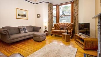 TV, fireplace, video games