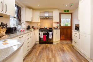 Fridge, microwave, oven, stovetop - Highfield House - Central Ambleside (Ambleside)