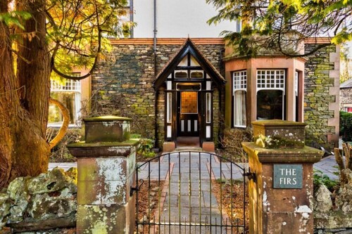 The Firs - Centre of Bowness, parking for 5+ cars