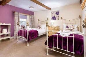 5 chambres, fer et planche à repasser, lit de bébé portatif, Wi-Fi