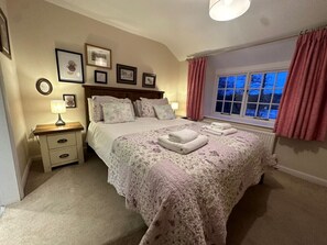 3 bedrooms, desk, iron/ironing board, WiFi