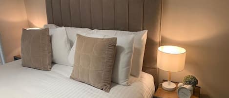 3 chambres, fer et planche à repasser, Wi-Fi, draps fournis