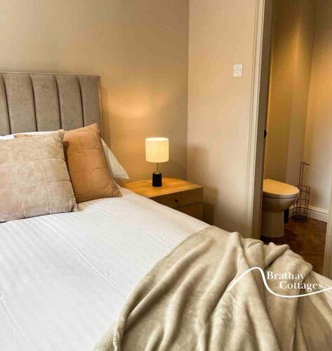 Apple Tree - Central Bowness with Free Parking