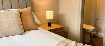 Apple Tree - Central Bowness with Free Parking