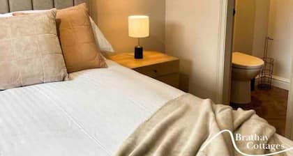 Apple Tree - Central Bowness with Free Parking