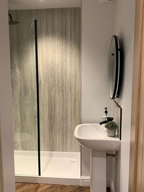 Bathroom - Apple Tree - Central Bowness with Free Parking (Bowness-on-Windermere)