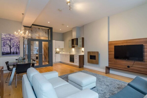 TV - Smithfield Apt in Belfast's Cathedral Quarter (Belfast)