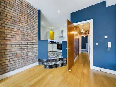 Little Italy Apt- Stylish 1-Bed Apt in Belfast City Centre – Sleeps 4 | Cathedral Quarter Location