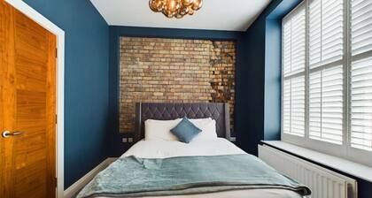 Little Italy Apt- Stylish 1-Bed Apt in Belfast City Centre â Sleeps 4 | Cathedral Quarter Location