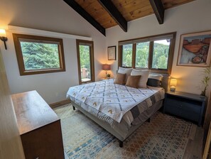 2 bedrooms, desk, iron/ironing board, travel crib