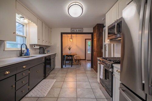 NEW! Historic Charmer meets Lux Comfort 5BR, 2 BA + 2 Living Areas!  Sleeps 10!