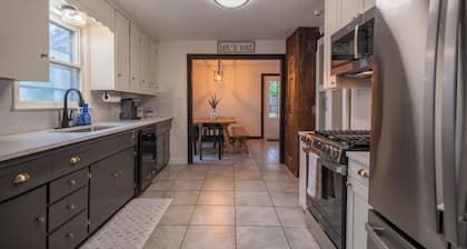 NEW! Historic Charmer meets Lux Comfort 5BR, 2 BA + 2 Living Areas! Sleeps 10!