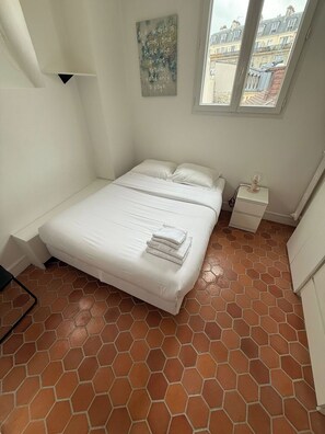 1 Schlafzimmer, Schreibtisch, Bügeleisen/Bügelbrett, Reisekinderbett