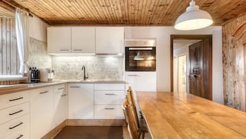 Kühlschrank, Ofen, Herdplatte, Geschirrspüler