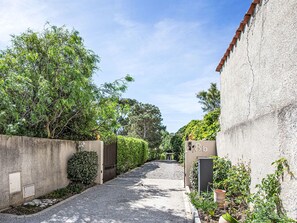 Property grounds - Côté Sud by Interhome (Fourques)