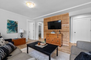 Smart TV, computer monitors