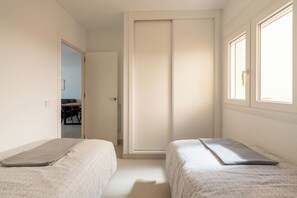 2 bedrooms, iron/ironing board, free WiFi, bed sheets