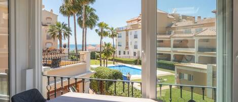 تناول الطعام