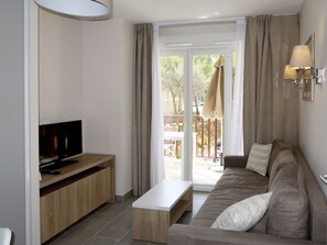 Living area - Résidence Odalys Collection Les Canisson by Interhome (Cavalaire)