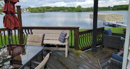 Newly renovated 3 bedroom lakefront home on all-sports Crooked Lake!