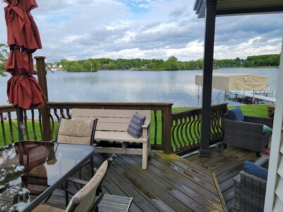 Newly renovated 3 bedroom lakefront home on all-sports Crooked Lake!