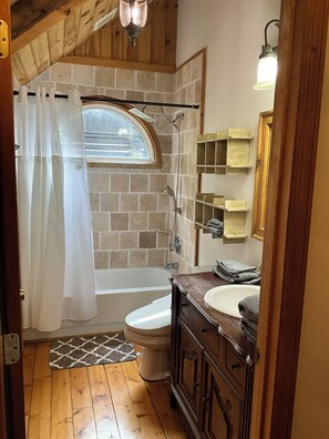 Toallas, jabón, papel de baño 